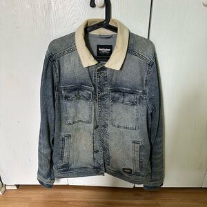Hollister Men's Blue Denim Jacket with Cream Collar